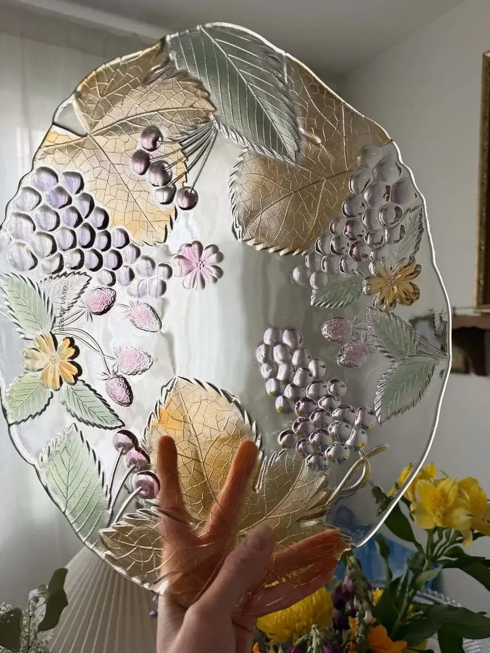 Savoir Vivre Mikasa Chablis Crystal Embossed Fruit and Leaf Glass Serving Bowl